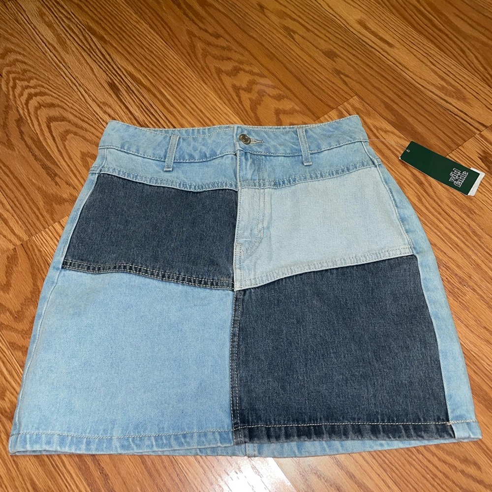 Color blocking monochrome denim skirt